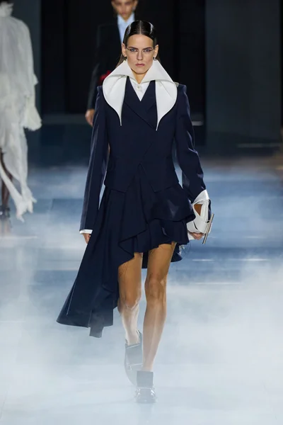 Look 11